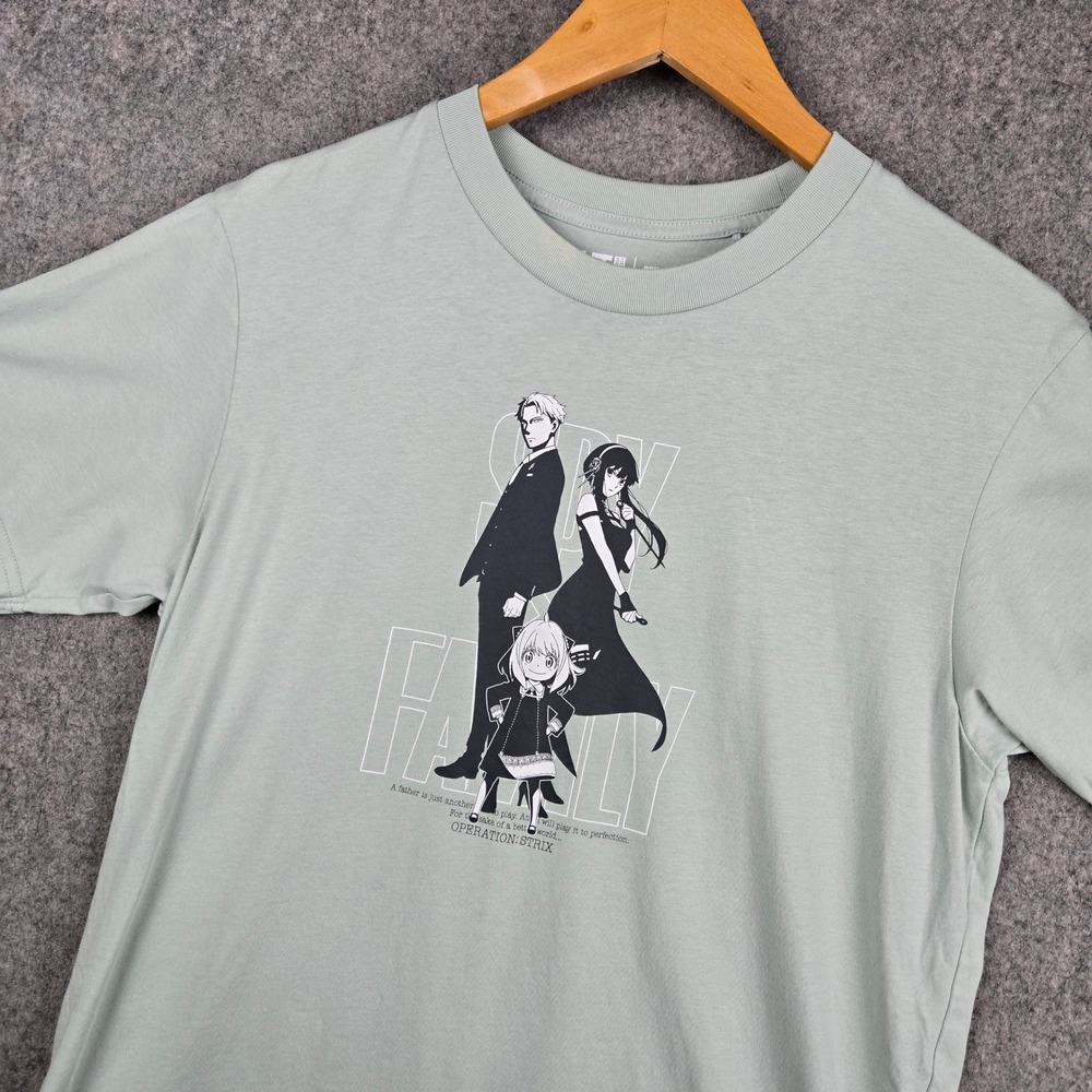 Uniqlo Spy x Family T-Shirt Mens XS Sage Green Anya Loid Yor Operation Strix Tee